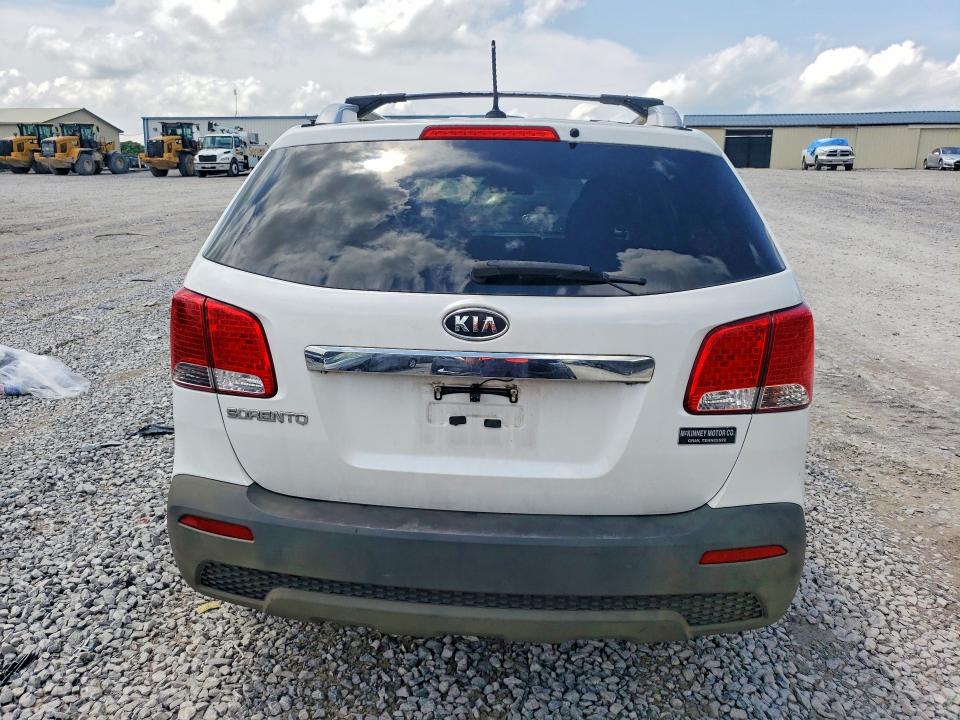 2011 Kia Sorento VIN 5XYKTDA24BG177980 COPART salvage auction — MINOR DENT/SCRATCHES, Tn - Certificate Of Title, sold $700 on 2026-07-28 (photo 6)