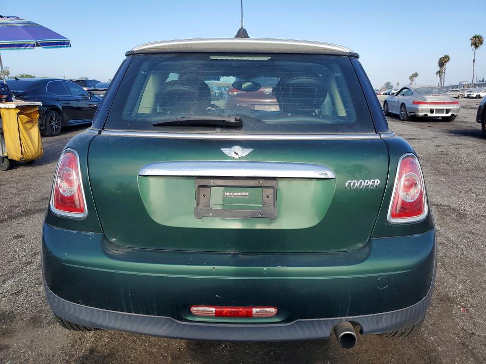 2011 Mini Cooper VIN WMWSU3C56BT098939 COPART salvage auction — MINOR DENT/SCRATCHES, CA - DIS/DLR/EXP APP FOR DUP CLEAN, sold $1,700 on 2026-07-28 (photo 6)