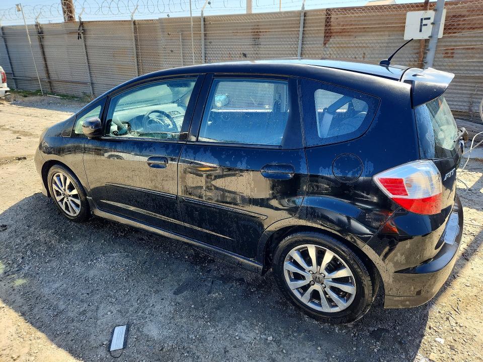 2013 Honda VIN JHMGE8H56DC049284 COPART salvage auction — MINOR DENT/SCRATCHES, Ca - Dis/Dlr/Exp App For Dup Clean, sold $1,300 on 2026-07-27 (photo 2)