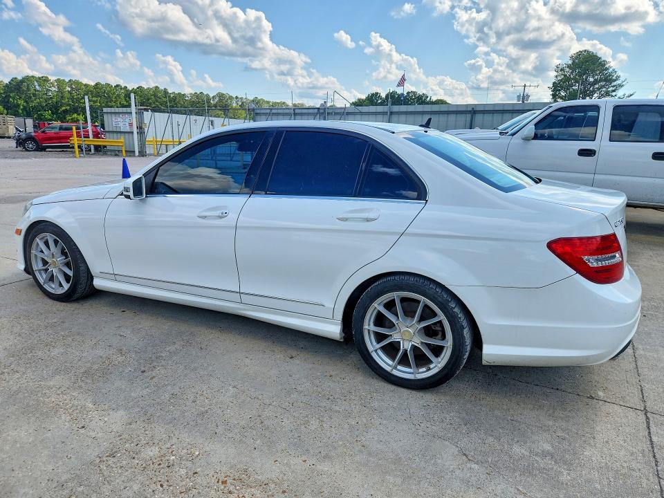 2014 Mercedes-benz C-klasse VIN WDDGF4HB2EG192522 COPART salvage auction — MINOR DENT/SCRATCHES, Ms - Certificate Of Title, sold $800 on 2026-07-31 (photo 2)