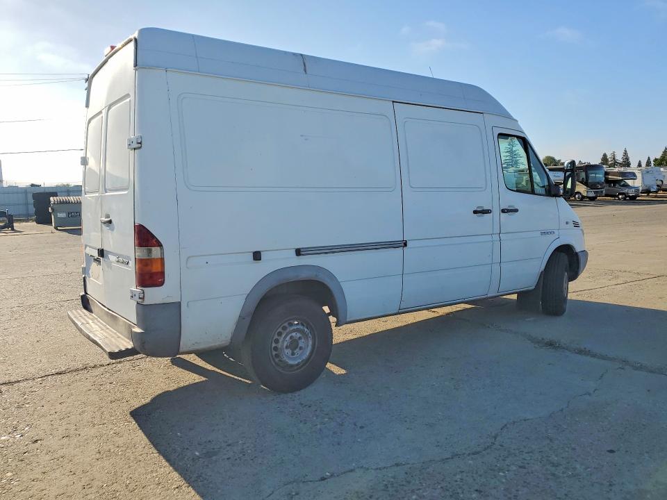 2006 Dodge Sprinter VIN WD0PD644465938508 COPART salvage auction — FRONT END, CA - DIS/DLR/EXP ONLY CLEAN TITLE, sold $1,300 on 2026-07-28 (photo 3)