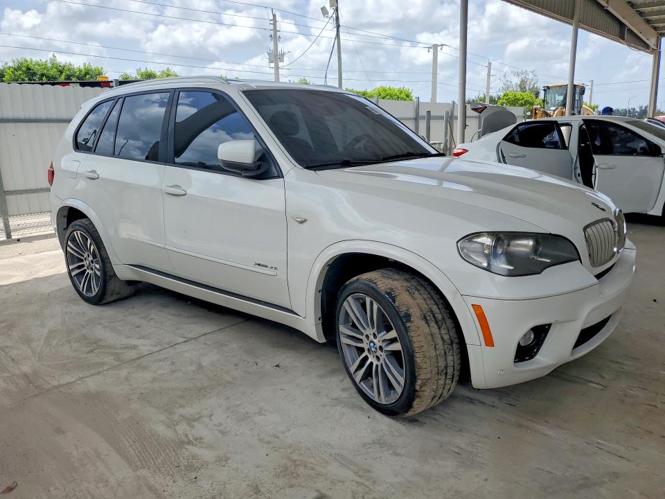 2013 BMW X5 VIN 5UXZV8C57DL426589 COPART salvage auction — MINOR DENT/SCRATCHES, Fl - Certificate Of Title, sold $300 on 2026-07-29 (photo 4)