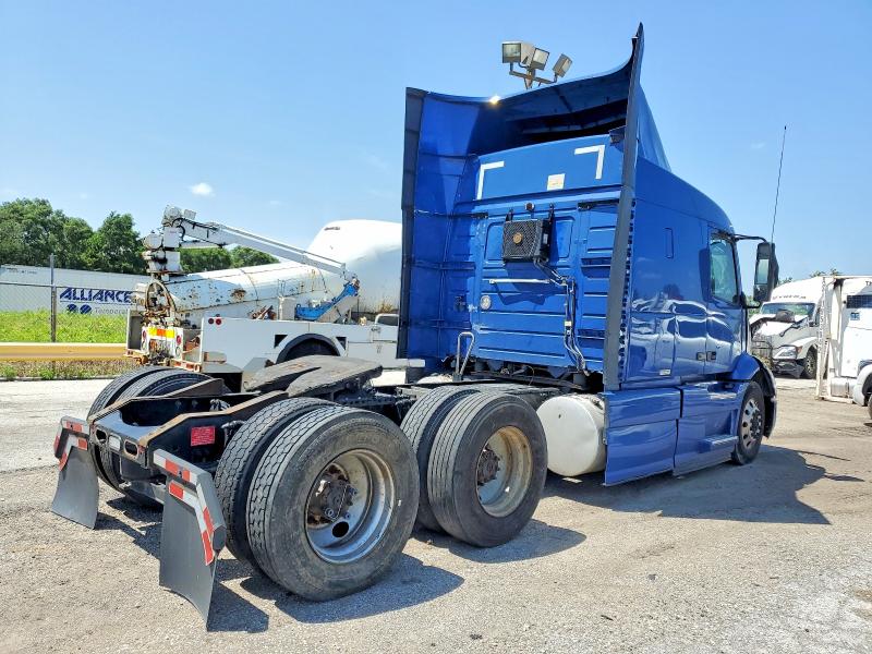 2020 Volvo Vnr VIN 4V4WC9EGXLN251390 COPART salvage auction — BURN, In - Cert Of Title-Salvage Title, sold $500 on 2026-08-10 (photo 4)
