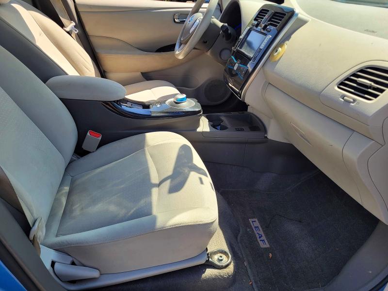 2011 Nissan Leaf VIN JN1AZ0CP9BT007472 COPART salvage auction — MINOR DENT/SCRATCHES, ON - PERMIT NO BRAND - UNFIT (P), sold $125 on 2026-07-28 (photo 5)