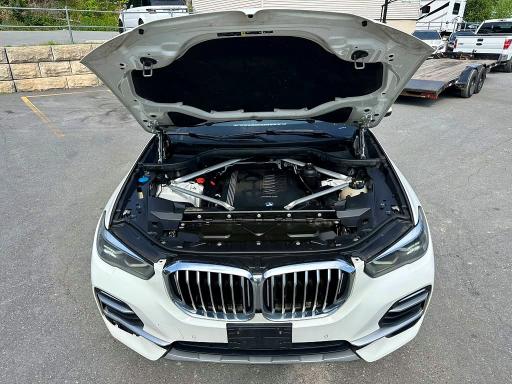 2020 BMW X5 VIN 5UXCR6C00L9B84696 COPART salvage auction — MINOR DENT/SCRATCHES, MA - CERTIFICATE OF TITLE, sold $2,750 on 2026-07-29 (photo 6)