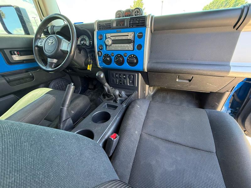 2007 Toyota Fj cruiser VIN JTEBU11F170076998 COPART salvage auction — MINOR DENT/SCRATCHES, Ok - Certificate Of Title (P), sold $4,100 on 2026-07-30 (photo 9)