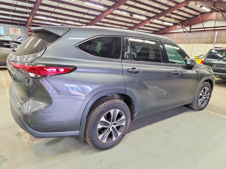 2022 Toyota Highlander VIN 5TDGZRBH5NS203028 COPART salvage auction — MINOR DENT/SCRATCHES, Ma - Certificate Of Title, sold $4,950 on 2026-07-23 (photo 3)