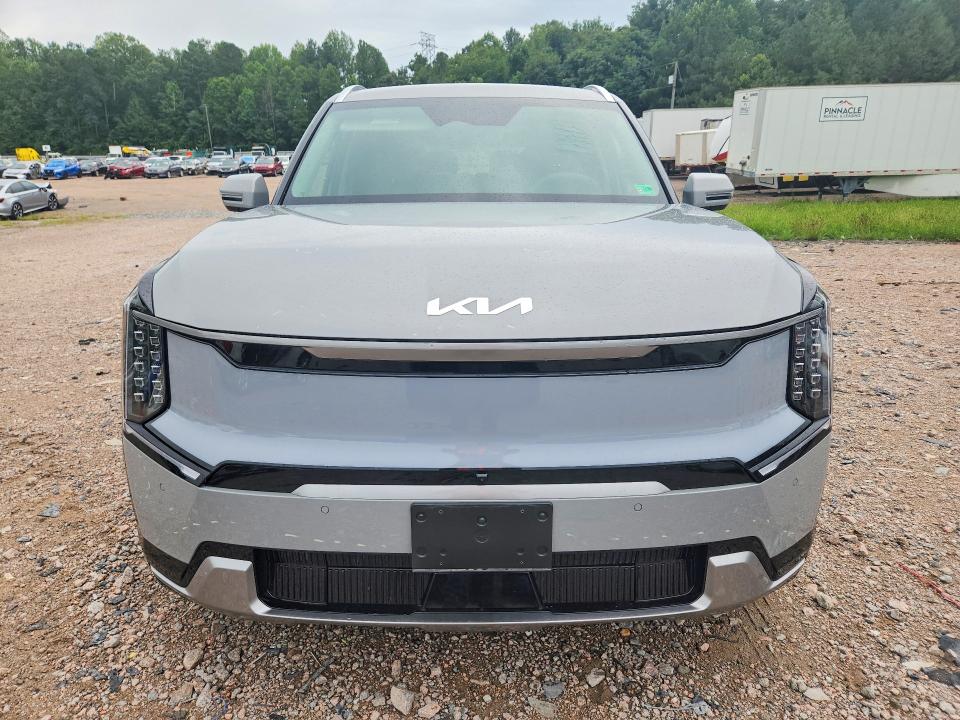 2026 Kia Ev9 VIN 5XYADFS50TG017304 COPART salvage auction — REAR END, VA - CERT OF TITLE - SALVAGE, sold $16,300 on 2026-08-31 (photo 5)