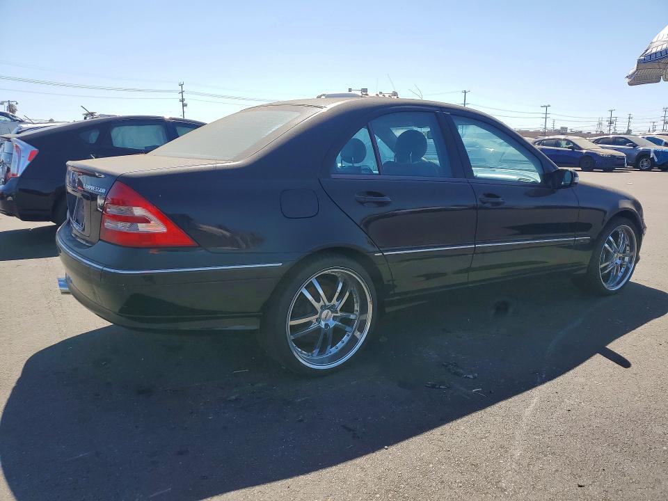 2004 Mercedes-benz C-klasse VIN WDBRF40J34A556016 COPART salvage auction — MINOR DENT/SCRATCHES, Ca - Dis/Dlr/Exp Only Clean Title, sold $625 on 2026-07-29 (photo 3)