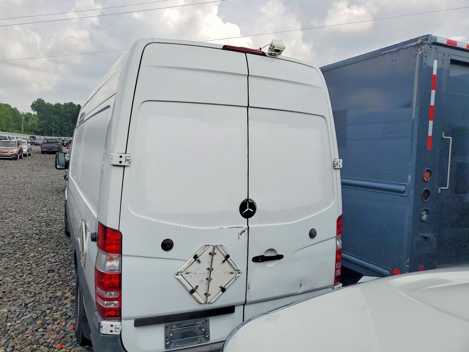 2011 Mercedes-benz Sprinter VIN WD3PE8CB6B5573741 COPART salvage auction — MINOR DENT/SCRATCHES, Nj - Certificate Of Title, sold $150 on 2026-07-21 (photo 6)