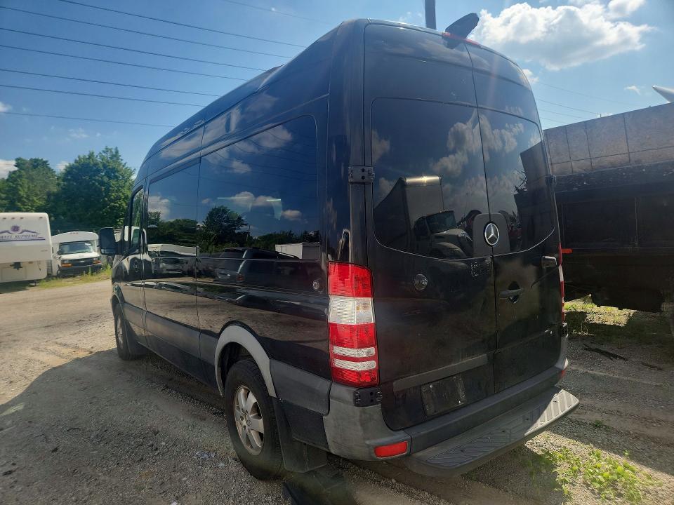 2017 Mercedes-benz Sprinter VIN WDZPE7CD5HP517403 COPART salvage auction — MINOR DENT/SCRATCHES, In - Cert Of Title-Salvage Title, sold $90 on 2026-08-19 (photo 2)