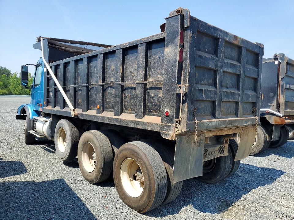 2002 Volvo Vhd VIN 4V5K99UF32N310912 COPART salvage auction — DAMAGE HISTORY, Nc - Dealer Only Clean Title, sold $14,200 on 2026-07-28 (photo 2)