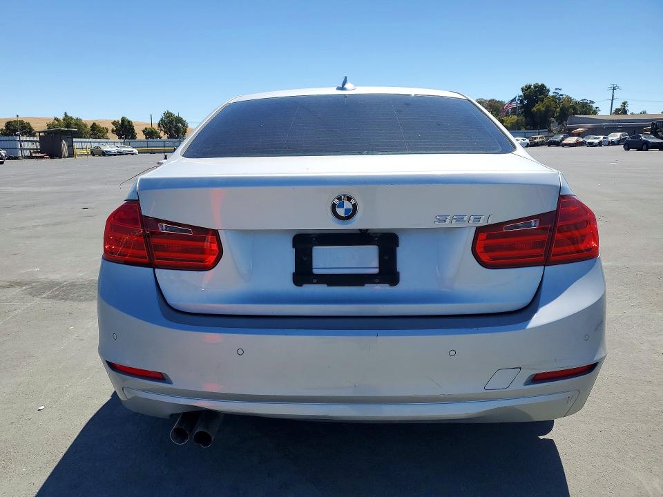 2014 BMW 3er VIN WBA3A5G56ENP27160 COPART salvage auction — FRONT END, Ca - Salvage Certificate, sold $2,250 on 2026-08-10 (photo 6)