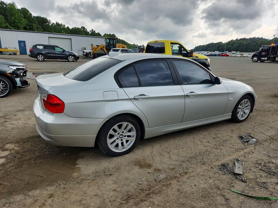 2006 BMW 3 series VIN WBAVB135X6PT19190 COPART salvage auction — MINOR DENT/SCRATCHES, La - Non Public Clean Title, sold $475 on 2026-07-23 (photo 3)