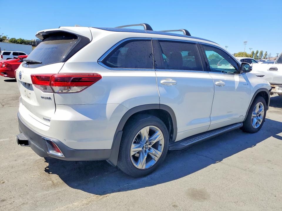 2017 Toyota Highlander VIN 5TDDGRFH2HS023366 COPART salvage auction — FRONT END, CA - SALVAGE CERTIFICATE, sold $5,200 on 2026-07-31 (photo 3)