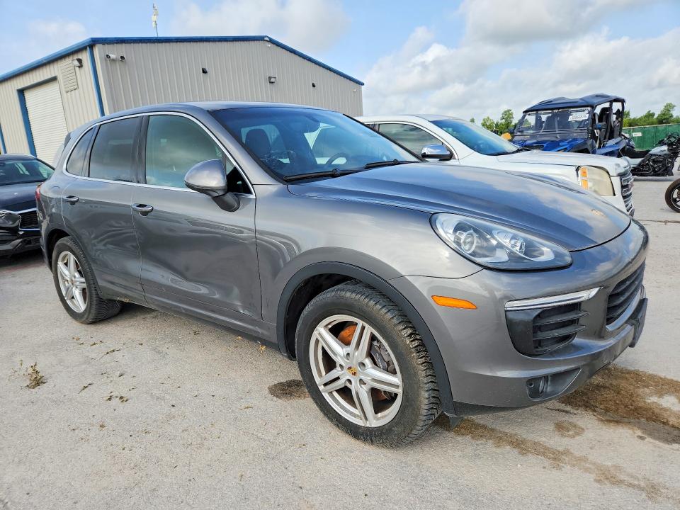 2016 Porsche Cayenne VIN WP1AA2A24GLA03925 COPART salvage auction — WATER/FLOOD, TX - SALVAGE TITLE-FLOOD DAMAGE, sold $7,200 on 2026-07-31 (photo 4)