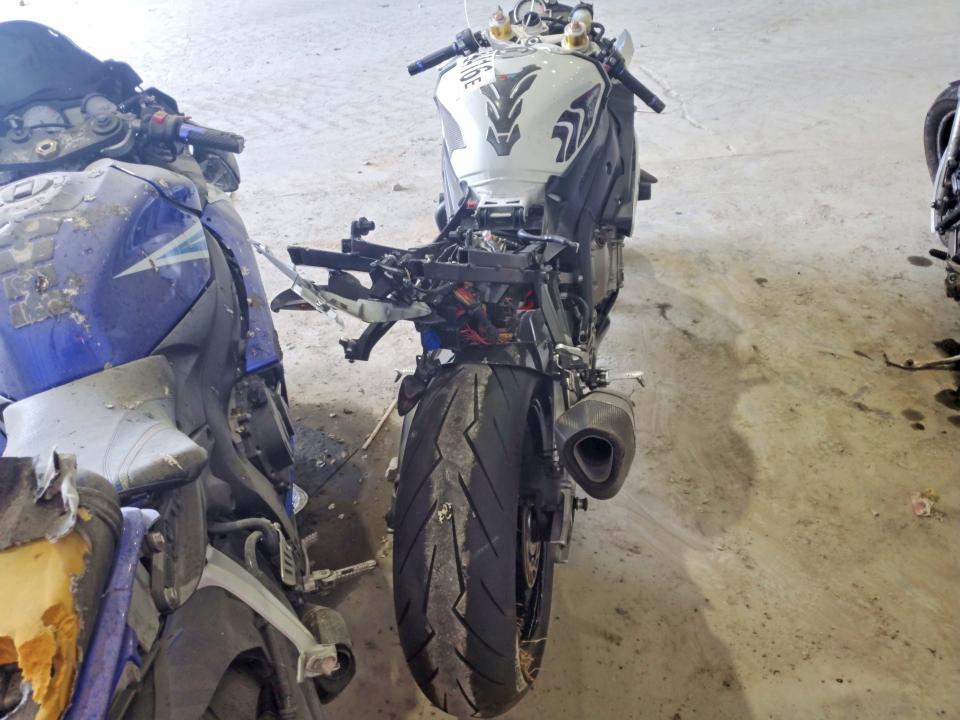 2010 BMW S 1000 VIN WB1051708AZV41434 COPART salvage auction — ROLLOVER, Ky - Bill Of Sale/Part Only/No Titl, sold $875 on 2026-07-22 (photo 2)