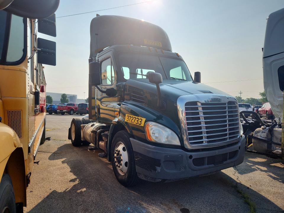 2018 Freightliner All other VIN 3AKBGADVXJSJL4561 COPART salvage auction — MINOR DENT/SCRATCHES, CT, sold $875 on 2026-07-31 (photo 4)