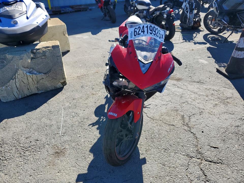 2015 Yamaha Yzf VIN MH3RH06Y2FK006698 COPART salvage auction — SIDE, Salvage Title, sold $200 on 2026-09-18 (photo 2)