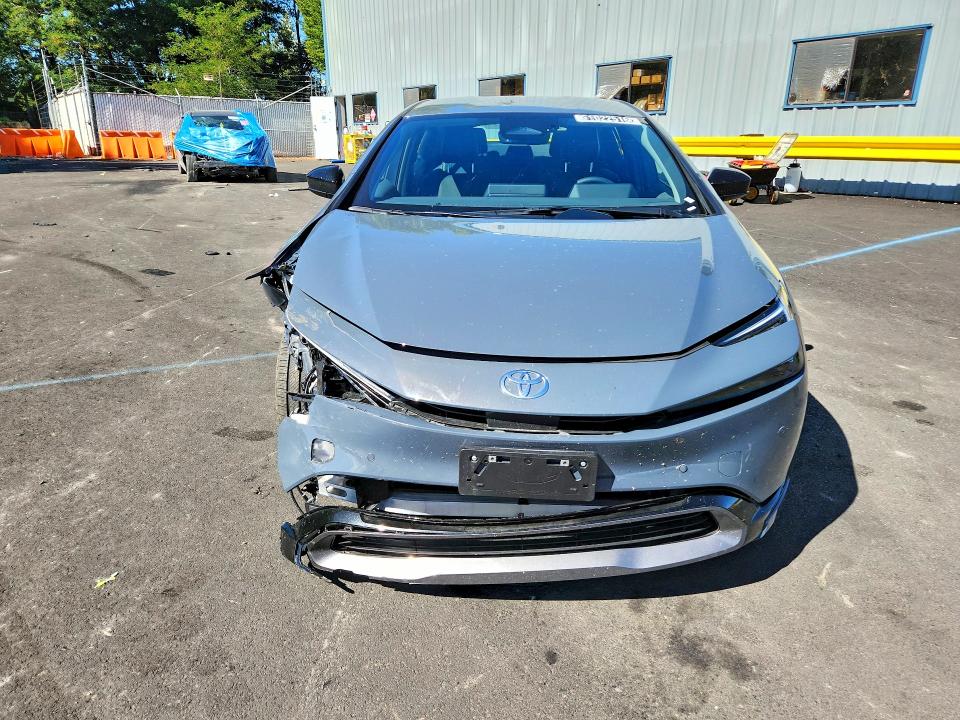 2026 Toyota Prius VIN JTDACAAU6T3082032 COPART salvage auction — FRONT END, WA - VEHICLE CERT OF OWNERSHIP-TITL, sold $8,600 on 2026-07-27 (photo 5)
