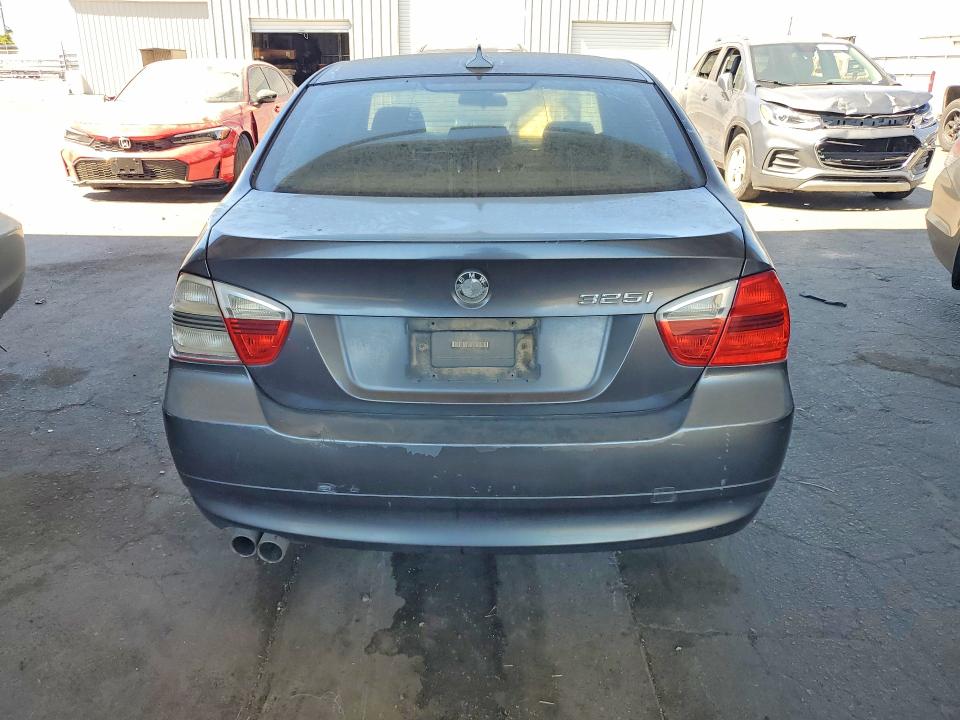 2006 BMW 3 series VIN WBAVB13556KR62222 COPART salvage auction — MINOR DENT/SCRATCHES, Ca - Dis/Dlr/Exp Only Clean Title, sold $325 on 2026-08-03 (photo 6)