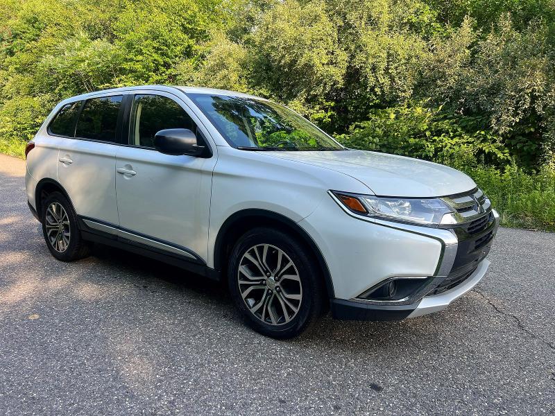 2016 Mitsubishi Outlander VIN JA4AZ3A34GZ037976 COPART salvage auction — NORMAL WEAR, Salvage Title, sold $2,800 on 2026-07-17 (photo 1)