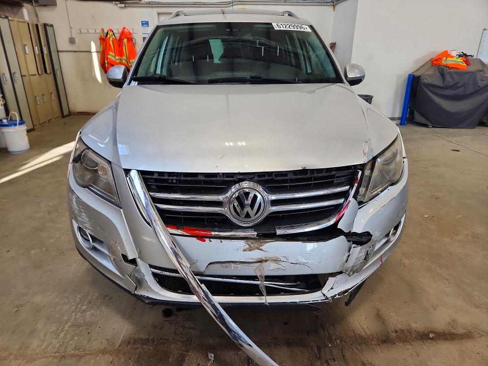 2011 Volkswagen Tiguan VIN WVGBV7AX4BW538730 COPART salvage auction — FRONT END, AB - OOP - ACTIVE, sold $400 on 2026-08-13 (photo 5)