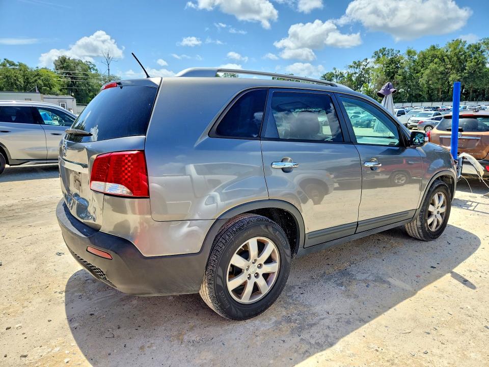 2013 Kia Sorento VIN 5XYKT4A22DG402772 COPART salvage auction — REAR END, FL - CERT OF TITLE SLVG REBUILDABLE, sold $1,750 on 2026-07-28 (photo 3)