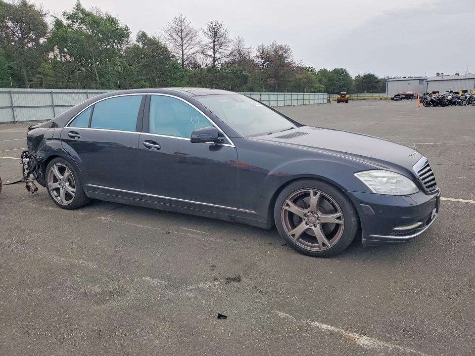 2013 Mercedes-benz S-klasse VIN WDDNG9EB5DA526033 COPART salvage auction — REAR END, NY - MV-907A SALVAGE CERTIFICATE, sold $80 on 2026-07-29 (photo 4)