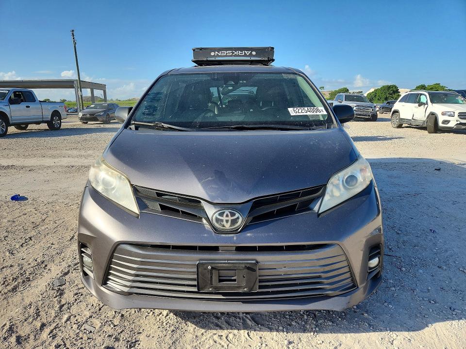 2018 Toyota Sienna VIN 5TDYZ3DC5JS914578 COPART salvage auction — NORMAL WEAR, Ca - Dis/Dlr/Exp Only Clean Title (P), sold $1,300 on 2026-07-28 (photo 5)