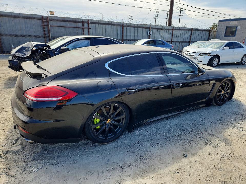 2015 Porsche Panamera VIN WP0AD2A70FL040716 COPART salvage auction — MINOR DENT/SCRATCHES, Salvage Title, sold $6,500 on 2026-10-05 (photo 3)