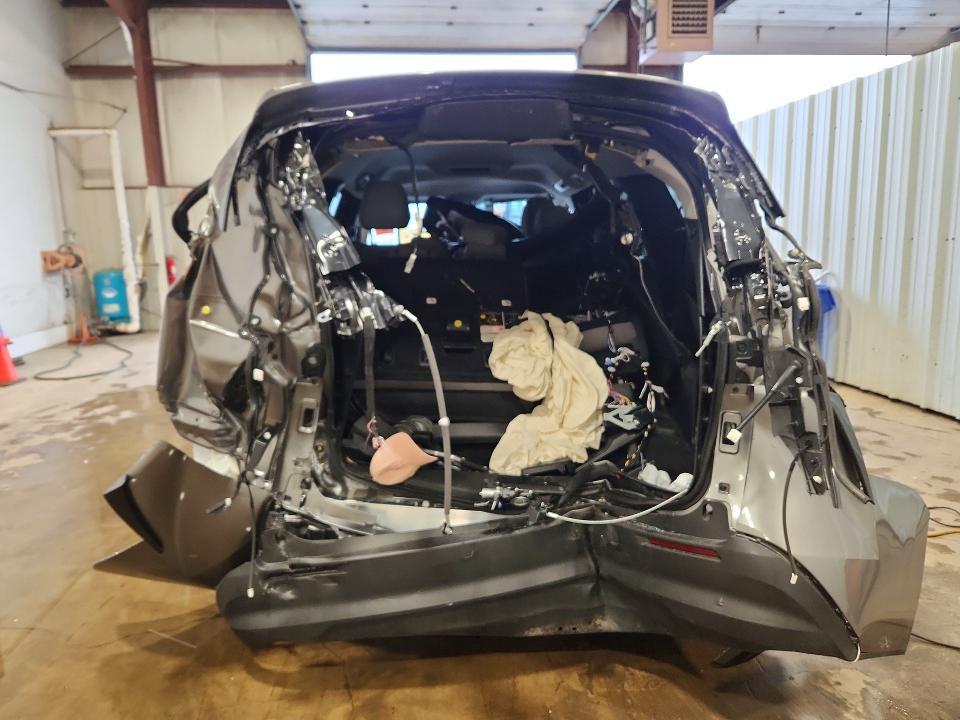2026 Toyota Sienna VIN 5TDKRKEC6TS295197 COPART salvage auction — REAR END, FL - CERTIFICATE OF TITLE, sold $11,800 on 2026-07-27 (photo 6)