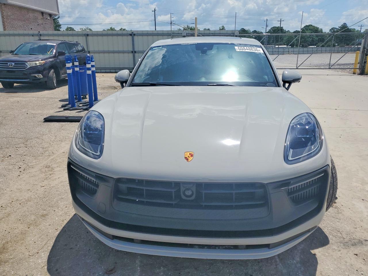 2023 Porsche Macan VIN WP1AF2A5XPLB56949 COPART salvage auction — Side, AL - CERT OF TITLE-SALVAGE TITLE, sold $34,250 on 2026-08-06 (photo 5)