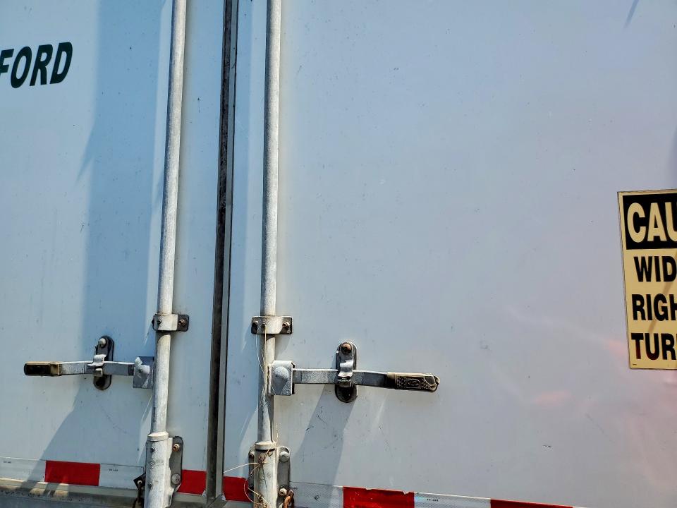 2016 Hyun Trailer VIN 3H3V532C9GT361114 COPART salvage auction — ROLLOVER, NE - CERT OF TITLE-SALVAGE, sold $60 on 2026-09-03 (photo 6)