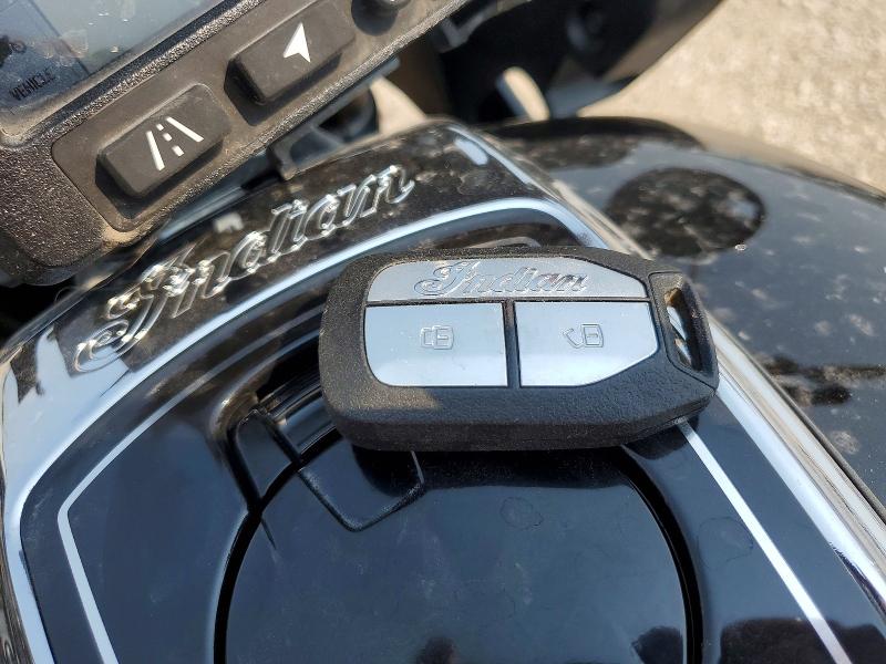 2023 Indian motorcycle co. Challenger VIN 56KLCARR8P3418904 COPART salvage auction — ROLLOVER, IA - CERT OF TITLE-SALVAGE TITLE, sold $1,700 on 2026-10-01 (photo 8)