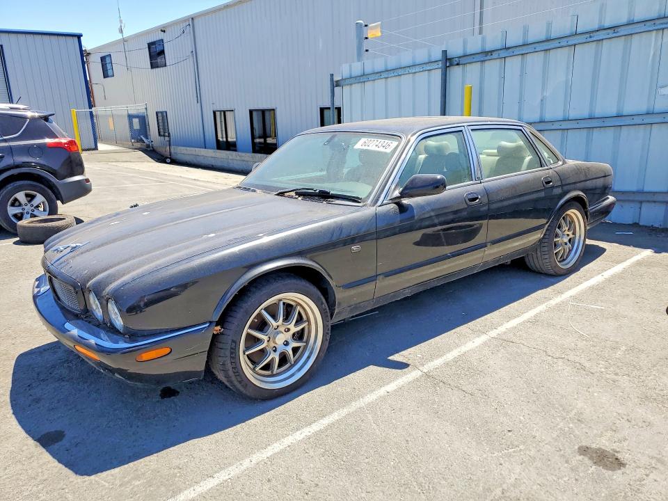 2002 Jaguar Xj series VIN SAJDA15B32MF42532 COPART salvage auction — MINOR DENT/SCRATCHES, Ca - Dis/Dlr/Exp Only Clean Title, sold $475 on 2026-07-31 (photo 1)