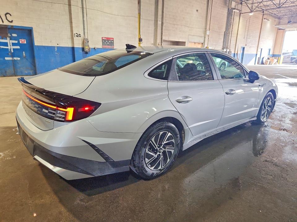 2026 Hyundai Sonata hybrid VIN KMHL24JJ9TA164198 COPART salvage auction — MECHANICAL, MI - CERTIFICATE OF TITLE, sold $8,900 on 2026-07-27 (photo 3)