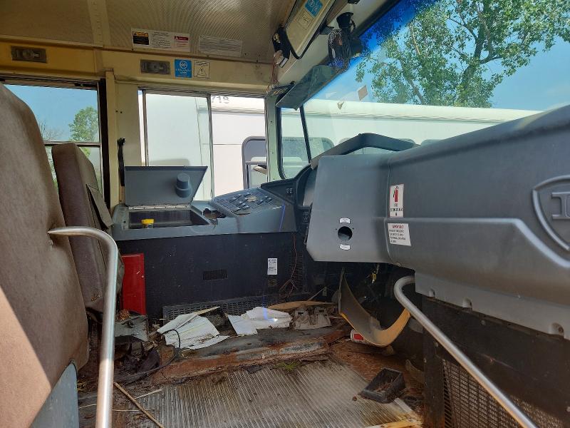 2007 Intl VIN 4DRBUAFN07B410507 COPART salvage auction — STRIPPED, MI - CERT OF TITLE-MUNICIPAL, sold $1,050 on 2026-07-28 (photo 5)