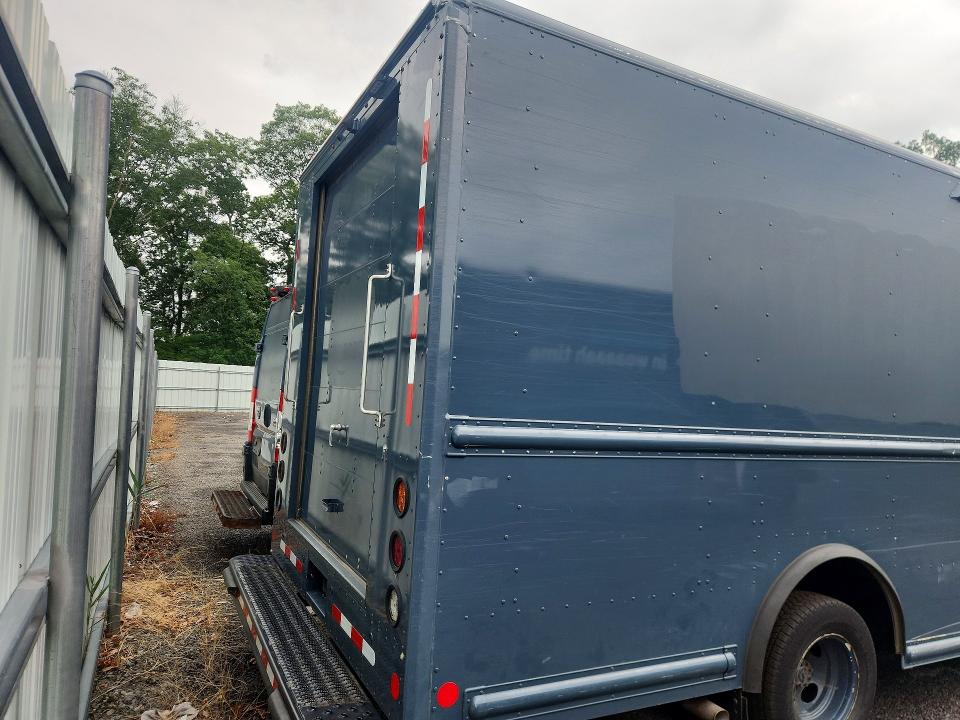 2019 Ford E-450 VIN 1FC3E4K69KDC48993 COPART salvage auction — MINOR DENT/SCRATCHES, MA - CERTIFICATE OF TITLE, sold $14,900 on 2026-09-02 (photo 6)