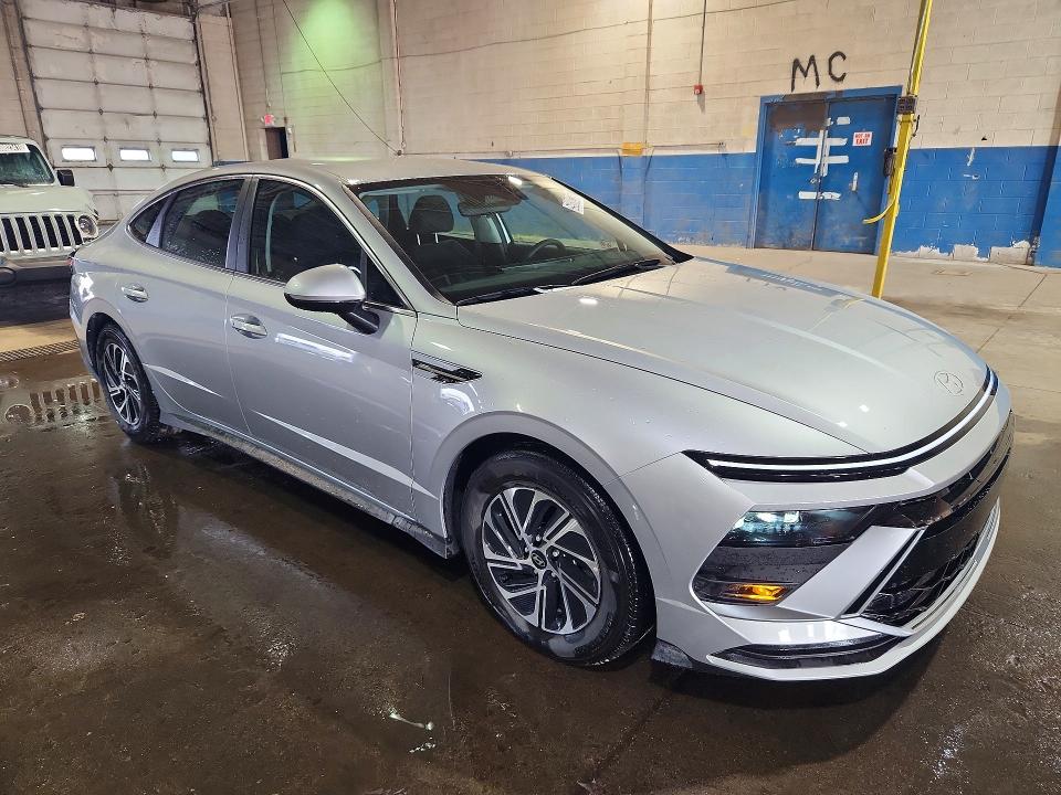 2026 Hyundai Sonata hybrid VIN KMHL24JJ9TA164198 COPART salvage auction — MECHANICAL, MI - CERTIFICATE OF TITLE, sold $8,900 on 2026-07-27 (photo 4)