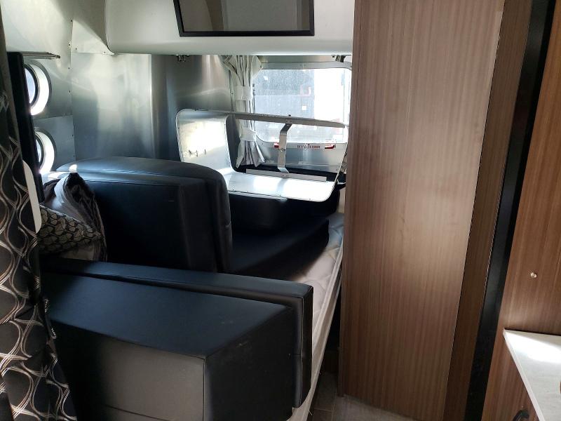 2020 Airstream Bambi VIN 1STCMAA13LJ550033 COPART salvage auction — WATER/FLOOD, WA - BILL OF SALE, sold $4,700 on 2026-07-30 (photo 6)