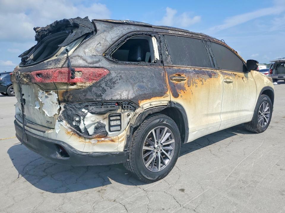 2017 Toyota Highlander VIN 5TDKZRFH8HS187819 COPART salvage auction — BURN, Tn - Salvage Certificate, sold $175 on 2026-07-29 (photo 3)