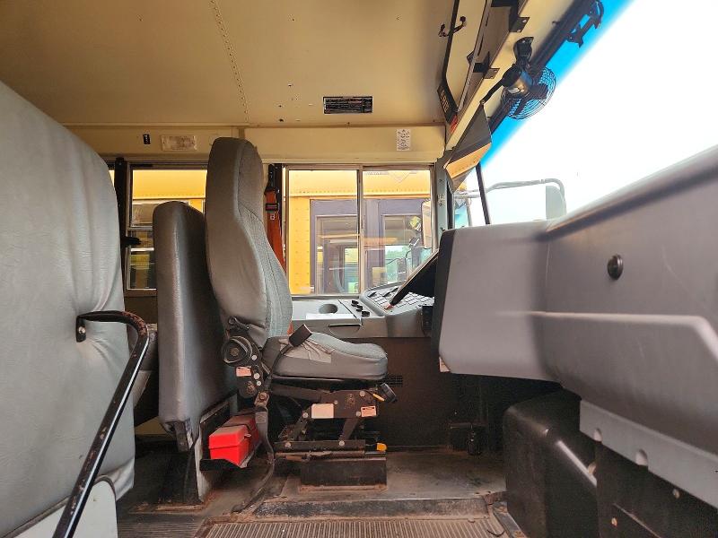 2015 Ic corporation 3000 ce VIN 4DRBUC8P2FB689645 COPART salvage auction — NORMAL WEAR, RI - CERTIFICATE OF TITLE, sold $2,000 on 2026-10-06 (photo 5)