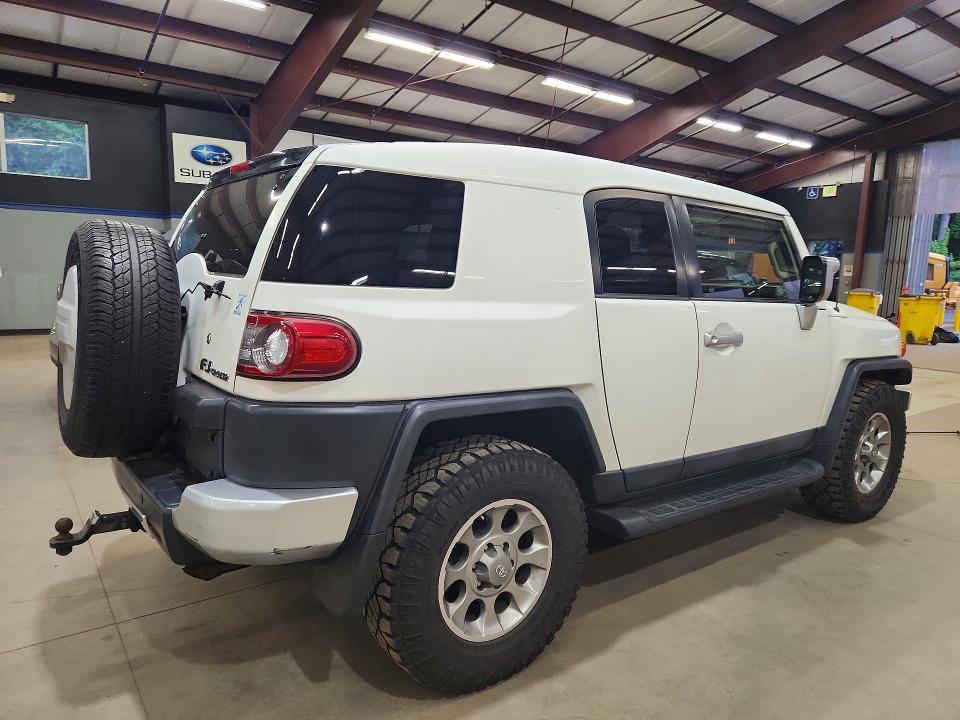 2013 Toyota Fj cruiser VIN JTEBU4BF0DK165056 COPART salvage auction — MINOR DENT/SCRATCHES, Oh - Certificate Of Title (P), sold $10,100 on 2026-07-21 (photo 3)