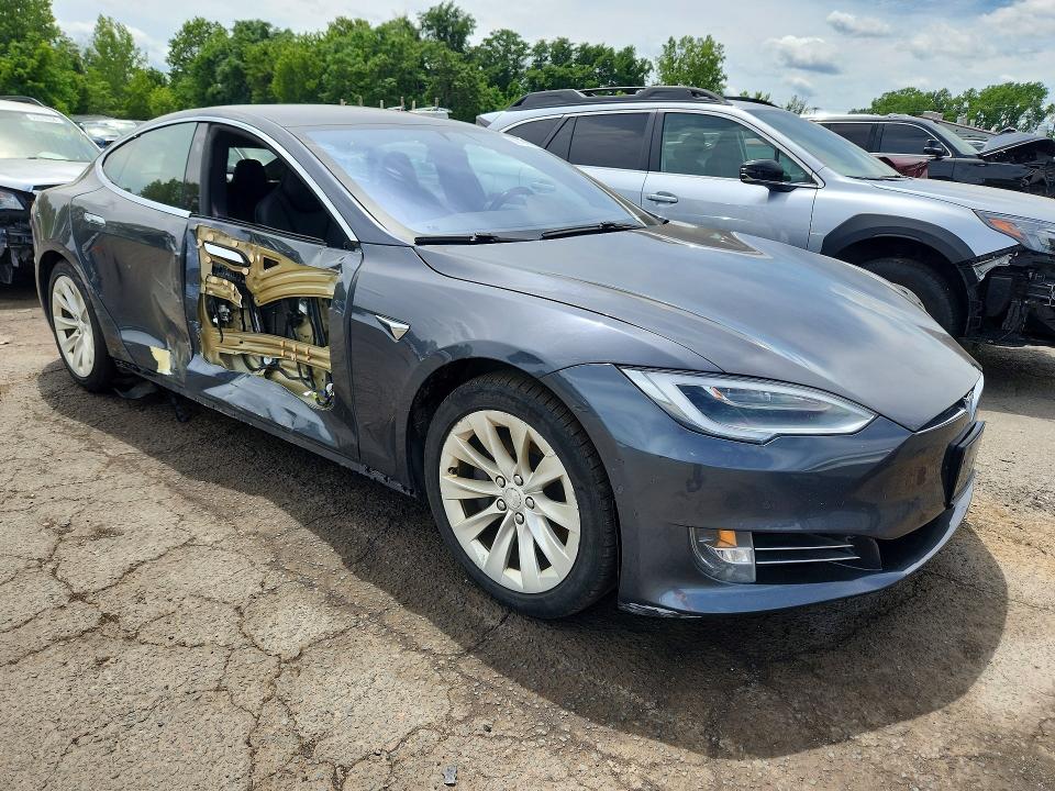 2018 Tesla Model s VIN 5YJSA1E25JF272018 COPART salvage auction — SIDE, CT - CERT OF TITLE-SALVAGE, sold $6,200 on 2026-07-14 (photo 4)