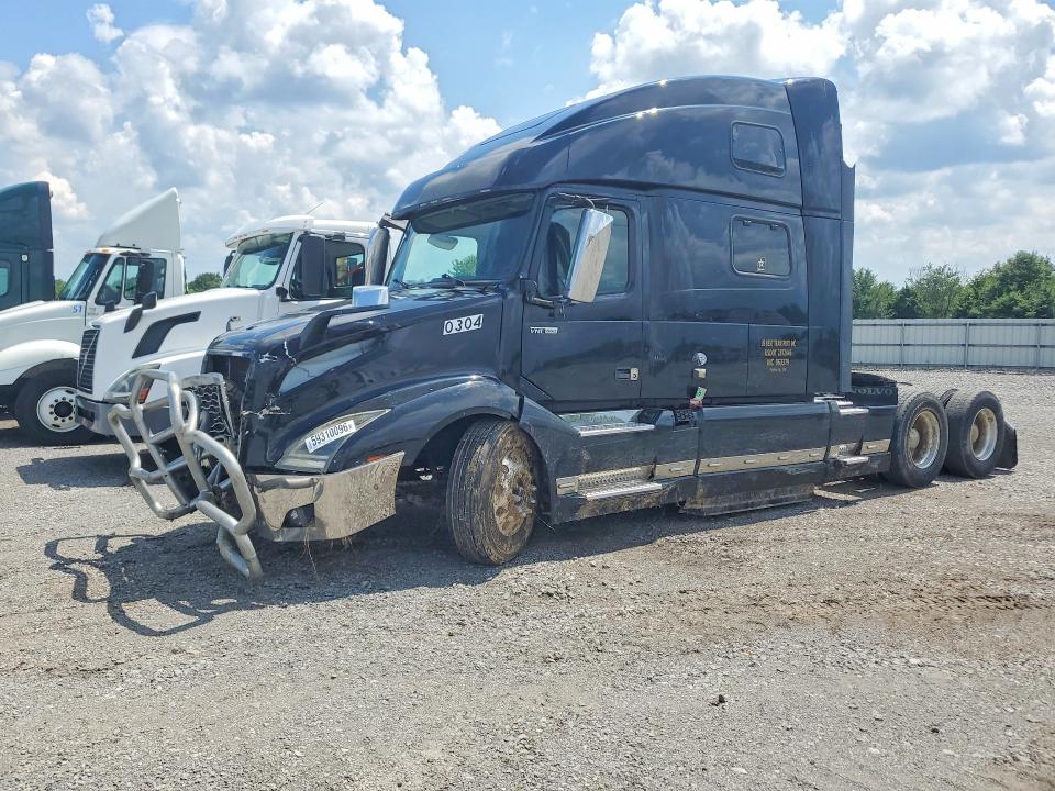 2020 Volvo Vnl VIN 4V4NC9TJ1LN253779 — COPART salvage auction photo