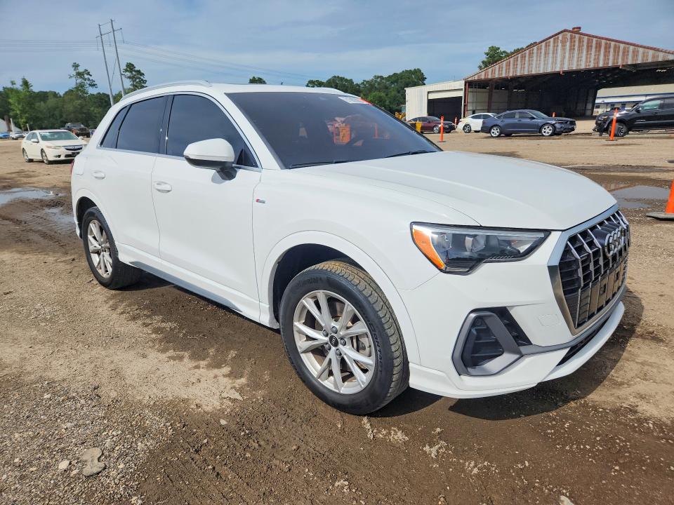 2021 Audi Q3 VIN WA1DECF37M1016034 COPART salvage auction — SIDE, LA - CERTIFICATE OF TITLE (P), sold $12,100 on 2026-07-28 (photo 4)