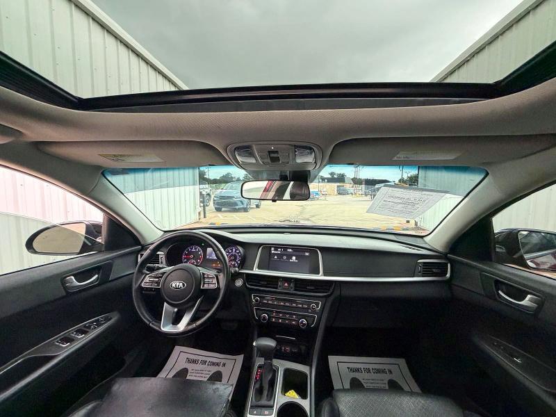 2020 Kia Optima VIN 5XXGT4L3XLG450082 COPART salvage auction — MINOR DENT/SCRATCHES, OK - CERTIFICATE OF TITLE (P), sold $900 on 2026-07-28 (photo 9)