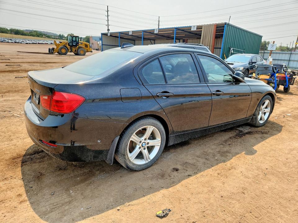 2014 BMW 3 series VIN WBA3B3C53EJ978281 COPART salvage auction — MINOR DENT/SCRATCHES, CO - DIS/DLR/EXP ONLY CLEAN TITLE, sold $775 on 2026-07-20 (photo 3)
