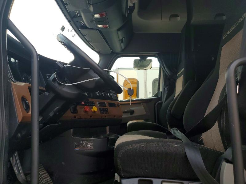 2019 Freightliner All other VIN 3AKJHHDR4KSKY1058 COPART salvage auction — MINOR DENT/SCRATCHES, NJ - CERTIFICATE OF TITLE, sold $11,000 on 2026-07-30 (photo 7)
